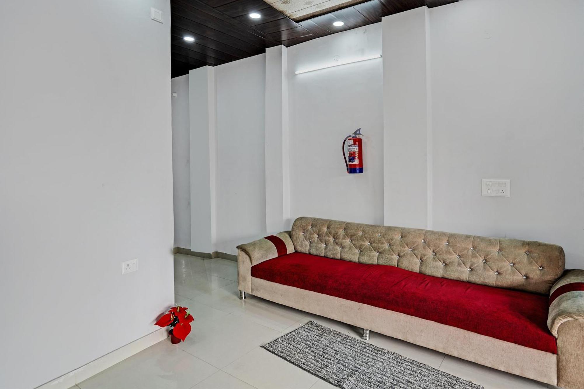 Oyo Flagship Evergreen Tower Hotel Ghaziabad Exterior photo